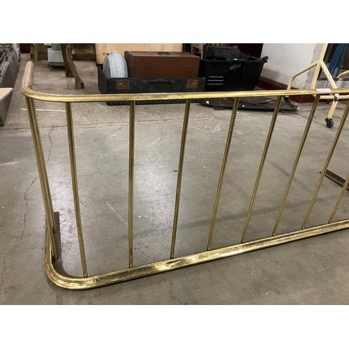 302 - A Victorian brass fender