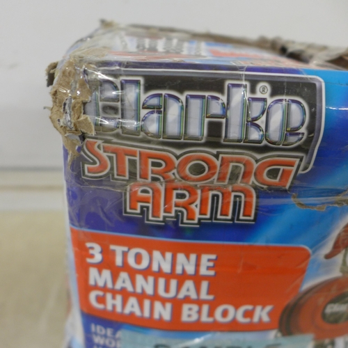 5323 - *VAT* a boxed sample Clarke strong arm 3000KG manual chain block