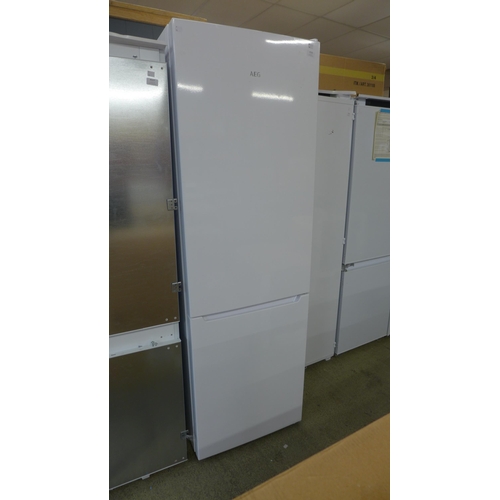 4126 - AEG freestanding 70/30 fridge freezer (low frost) - (481-54)* This lot is subject to VAT