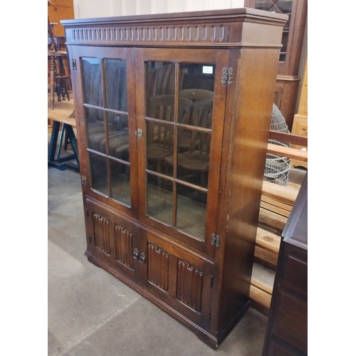 247 - An early 20th Century oak linenfold bookcase