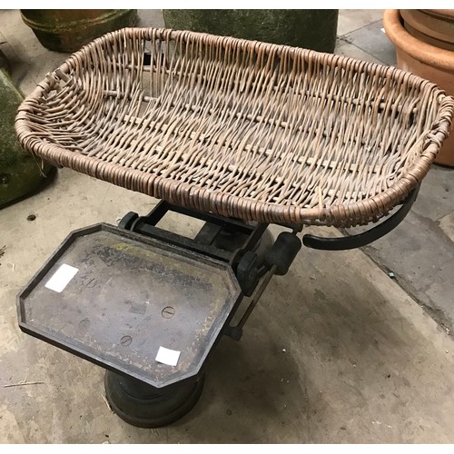 317B - A set of vintage steel steel baby weighing scales