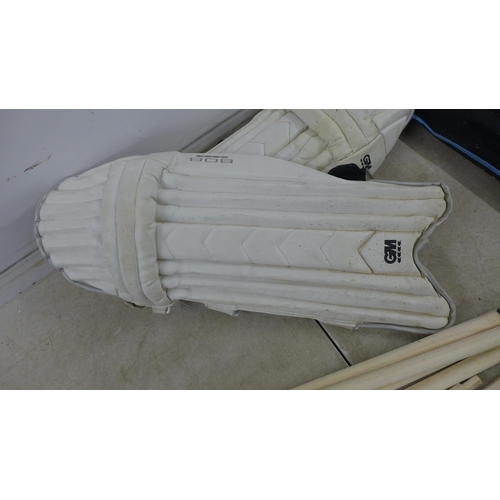 5242 - A pair of Gunn and Moore leg pads and a Gunn and Moore Diamond cricket set