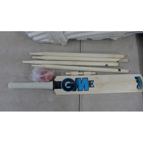 5242 - A pair of Gunn and Moore leg pads and a Gunn and Moore Diamond cricket set