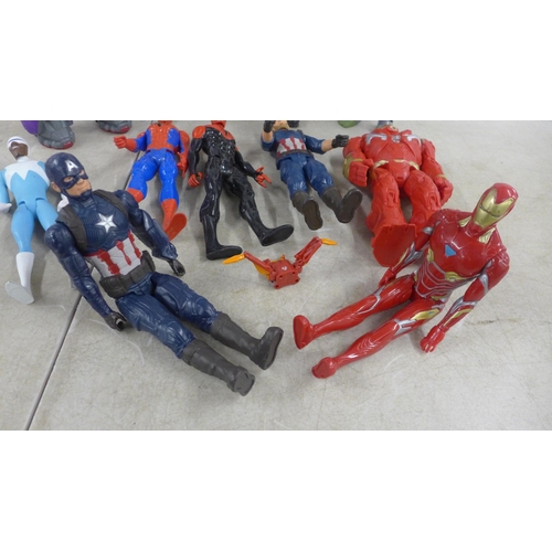 5291 - A collection of toy figures including Marvel Super Heroes