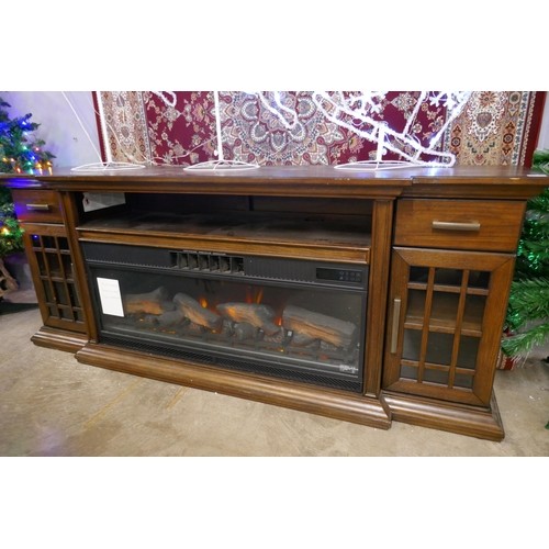 3029 - An Everett media mantel entertainment, unit with electric fire (heater requires attention)