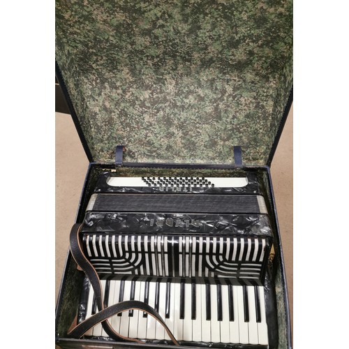 342 - A cased Alvari Italian accordian