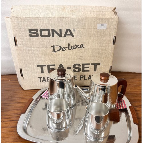 366 - A Sona De-Luxe tea set, boxed