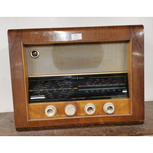 355 - A vintage Bush walnut radio