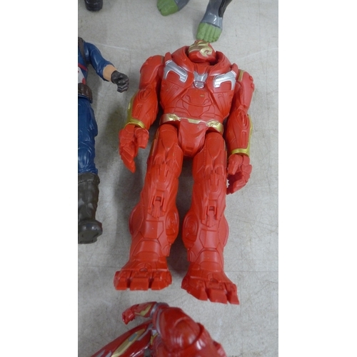 5291 - A collection of toy figures including Marvel Super Heroes