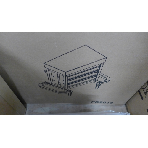 5385 - *VAT* A boxed sample mechanics seat with tool chest