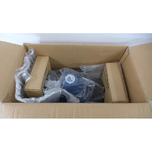 5377 - *VAT* A boxed sample SM90016A silent booster pump