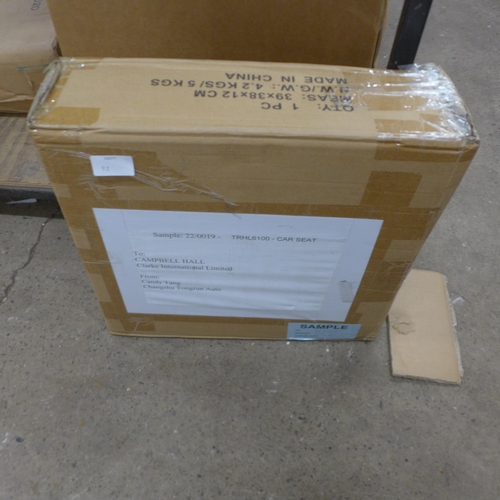 5389 - *VAT* A boxed sample TRHL6100 car seat