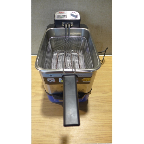 6028 - Tefal Oleoclean fryer (350-274) *This lot is subject to VAT