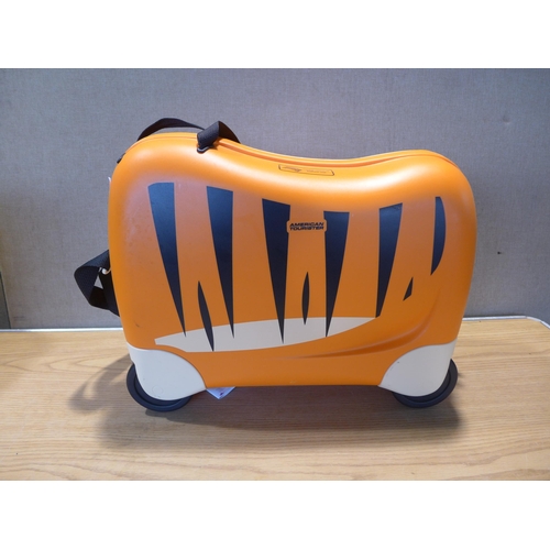 6029 - Two American Tourister ride on kids suitcases  (350-270,271) *This lot is subject to VAT