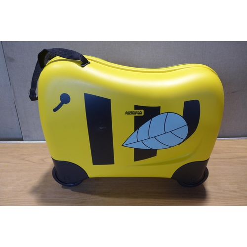 6029 - Two American Tourister ride on kids suitcases  (350-270,271) *This lot is subject to VAT