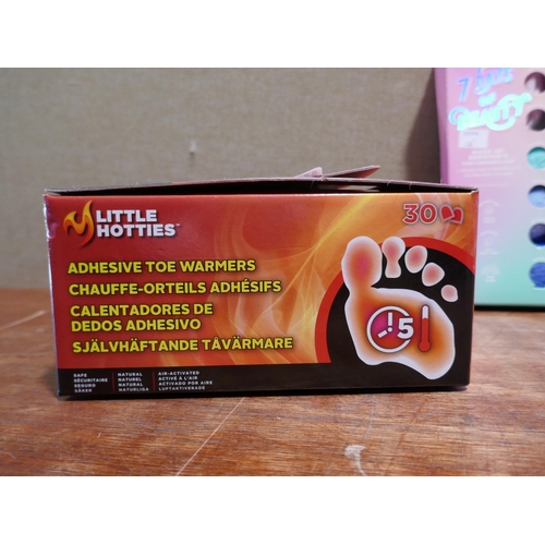 6051 - Little Hotties toe warmers and make-up remover cloths (351-114,134,135,136) *This lot is subject to ... 