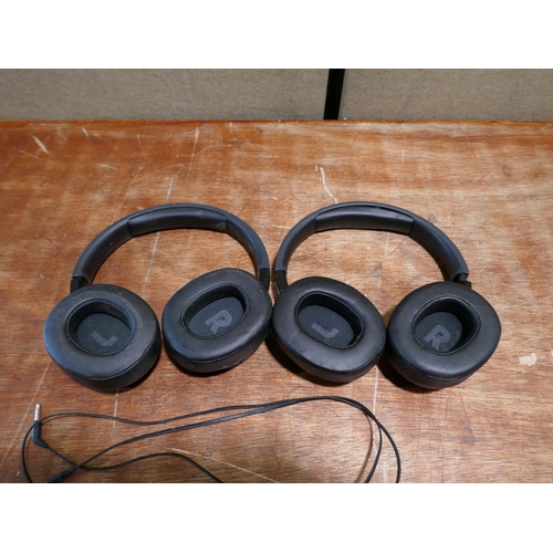 6060 - Two JBL Tune 770 headphones (351-127,128) *This lot is subject to VAT