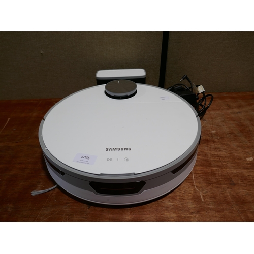 6065 - Samsung jet robot vacuum cleaner with charging dock, Original RRP £449.99 + VAT  (350-202) *This lot... 