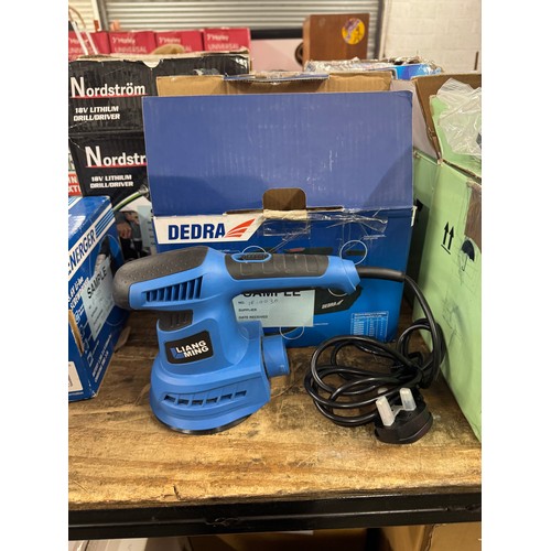 5372 - *VAT* A quantity of boxed sample tools including a Liang Ming DS-002 240v detail sander, a 3.6V elec... 