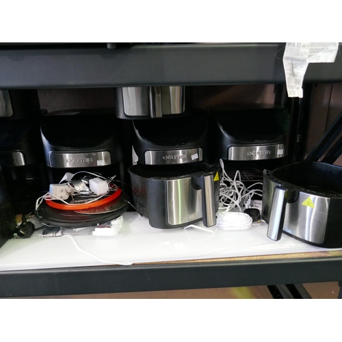 6261 - Quantity of scrap including Gourmia air fryers, Feit Shoplight dual plugs and Delonghi dragon radiat... 