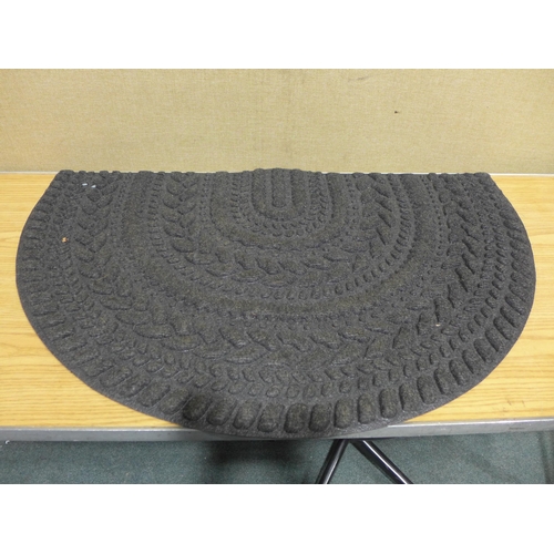 6181 - Mohawk bath runner, Apache Mills entry mat and Grandeur bath sheets  (351-511,521,525) *This lot is ... 