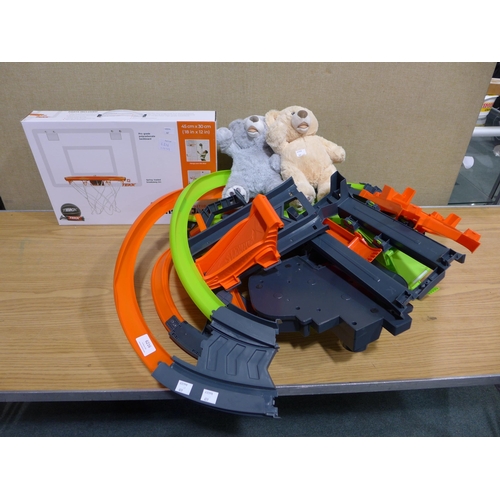 6216 - Hotwheels action colossal speed crash, The Pet Store dog toys and Tekk mini basketball hoop monster ... 