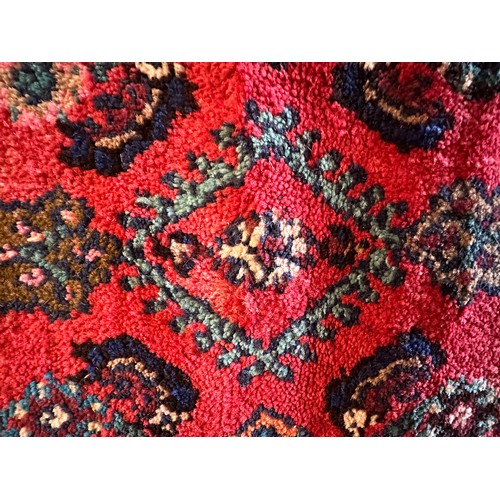 3260 - A hand woven Persian Surok full wool pile carpet with a traditional design