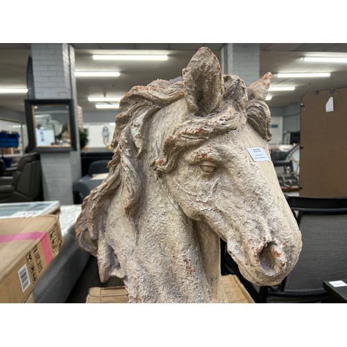 3043 - A large bust of a horse (h 68cm)