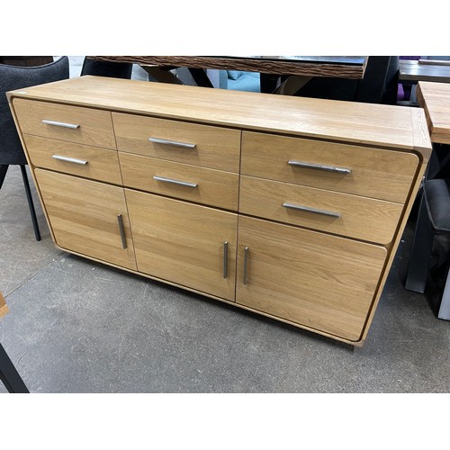 3189 - An oak 6 drawer, 3 door sideboard