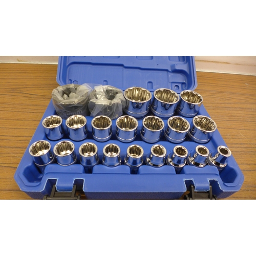 5003 - A blue cased 21 piece socket set