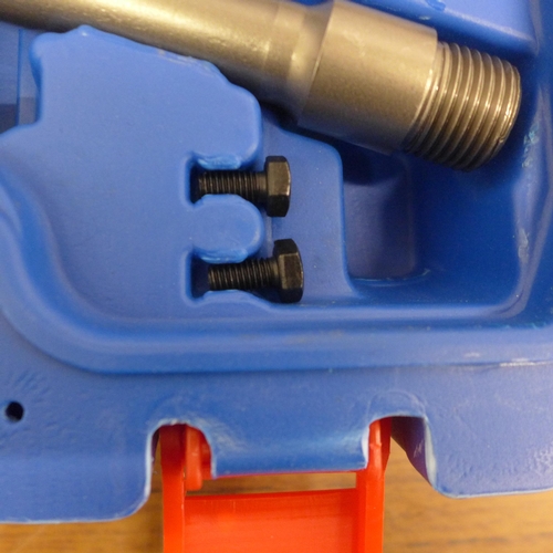 5004 - A cased carbide tipped core drill set