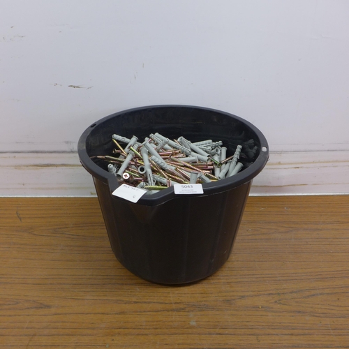 5043 - A bucket of frame fixing screws