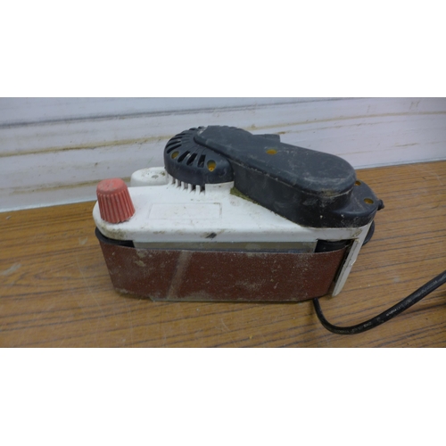 5047 - A 240v belt sander and a Bosch C99170 angle grinder and one other angle grinder