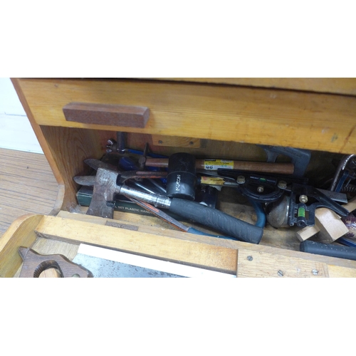 5055 - A wooden box of tools including saws, brace drill, sharpening stone, hammer, etc.