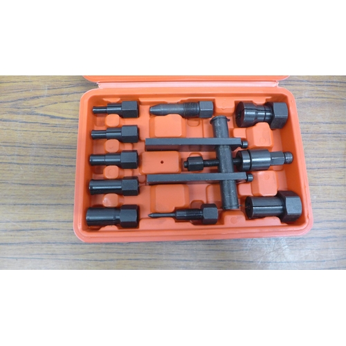 5060 - A cased 8-25mm bearing puller set