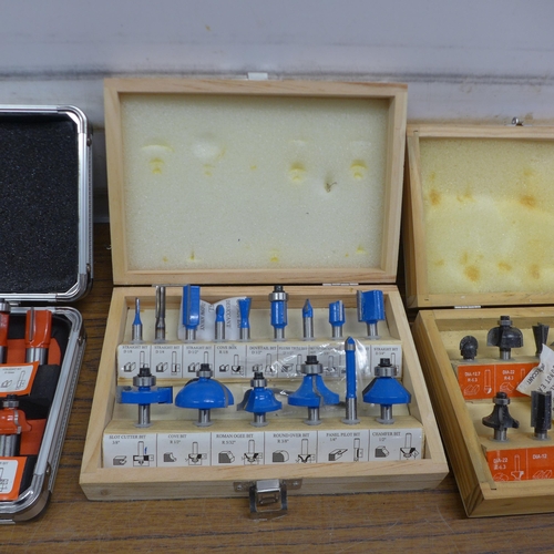 5062 - A large quantity of assorted router bits