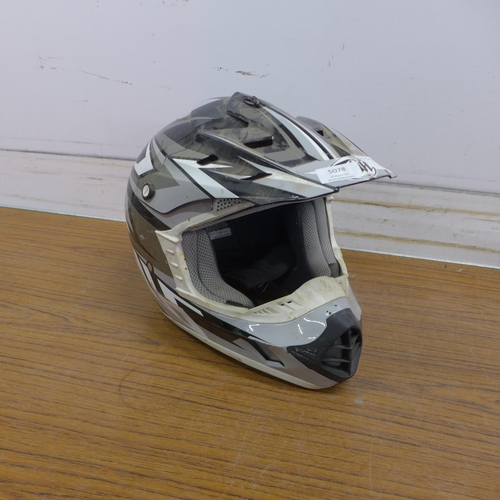 5078 - A THH motor cross helmet