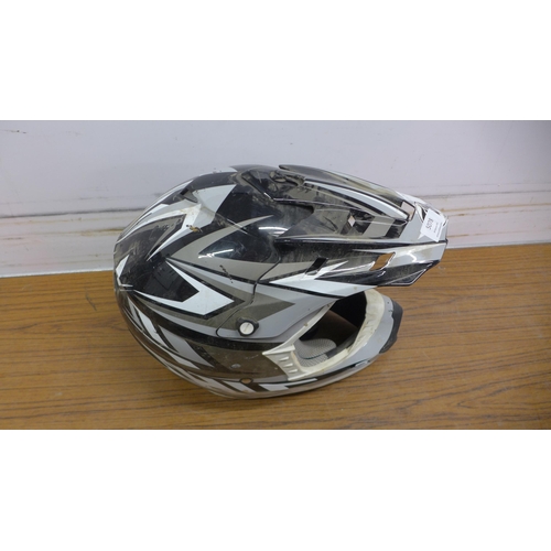 5078 - A THH motor cross helmet