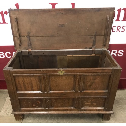 118 - A large George III oak coffer