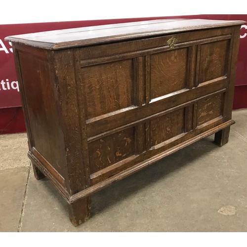 118 - A large George III oak coffer