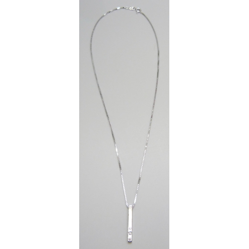 7009 - A 18ct white gold and diamond set pendant on a box link chain, 5.5g, 42cm