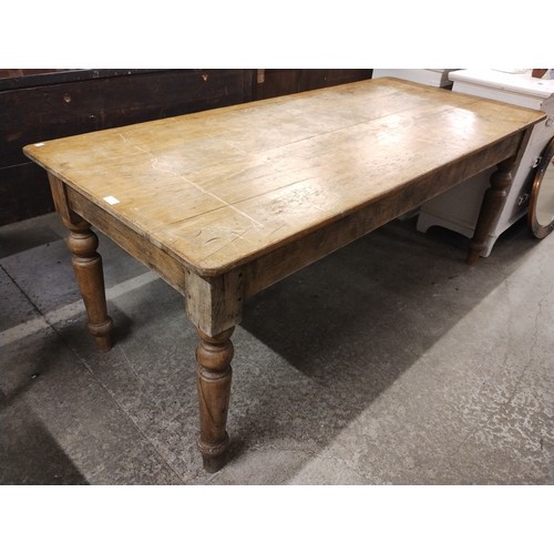 156 - A Victorian pine farmhouse kitchen table