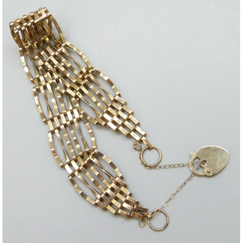 7012 - A 9ct gold gate bracelet, 7.5g, 1.6cm link width