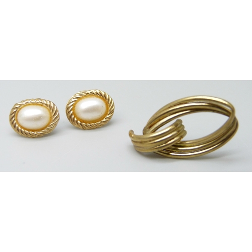 7016 - A collection of 9ct gold earrings, 1.9g, together with a pair of unmarked earrings set with pearls (... 