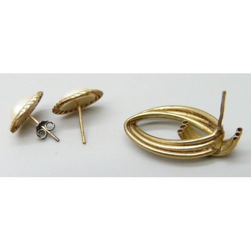 7016 - A collection of 9ct gold earrings, 1.9g, together with a pair of unmarked earrings set with pearls (... 