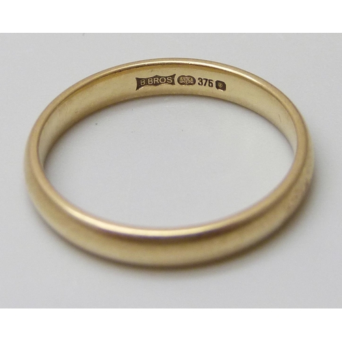 7034 - A 9ct gold wedding band, 2.1g, M