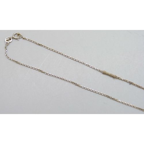 7043 - An 18ct white gold fine chain, 1.9g, 42cm