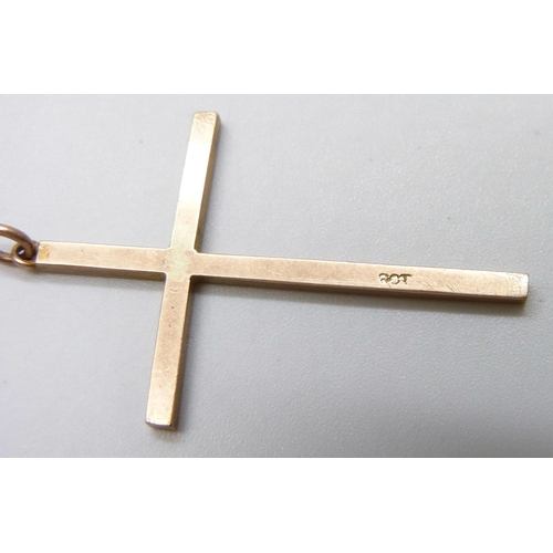 7057 - A 9ct gold cross pendant, 3.1g, 4cm