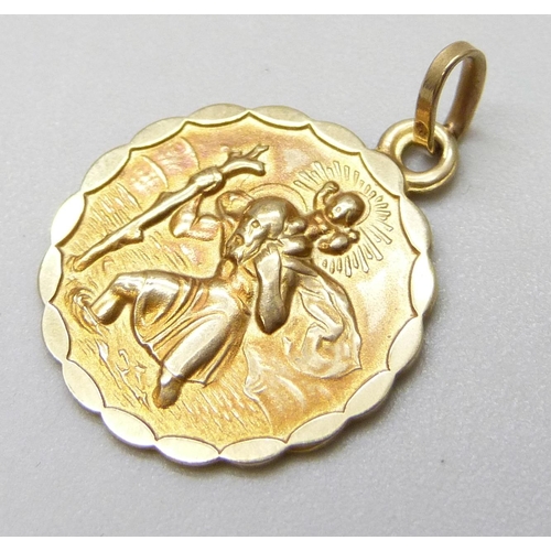 7064 - A 9ct gold St Christopher pendant, 1.4g, 2cm including bale