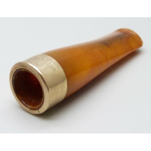 7065 - A 9ct gold mounted cheroot holder